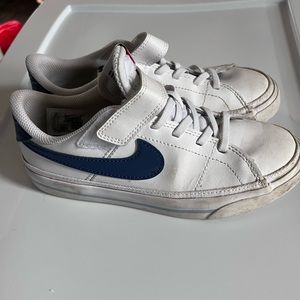 Nike Kids Court Legacy - size 2